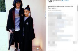 小A新男友首晒亲密吻照 男友背后环抱好幸福