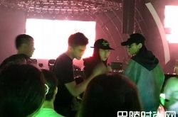 何猷君奚梦瑶同框又炒作？带个妹妹怎么约会呢