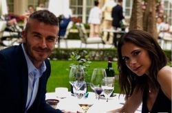 贝克汉姆夫妻总是被离婚 结婚19周年庆祝秀恩爱