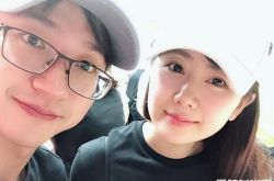 福原爱帮江宏杰擦脸 偷拍老公照片晒恩爱