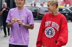 小贾斯汀结婚前不出新歌 撩妻放闪狗仔也受不了