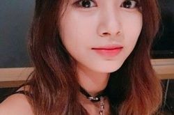 TWICE子瑜邪恶视角曝光 穿低胸小背心自拍