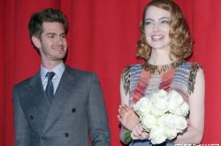 安德鲁加菲尔德沙滩激吻新欢 真的掰了艾玛斯通吗