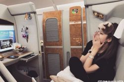 罗志祥终于牵手同框周扬青 迪拜庆生玩个乐