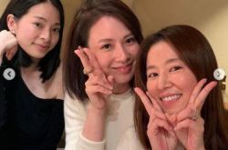 林心如双手环抱Melody 老公霍建华一旁吃醋