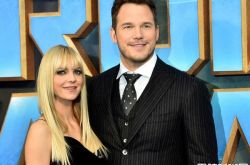 星爵正式离婚各自拥新欢 热恋小11岁星二代