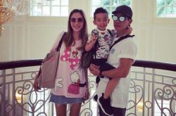 陈小春应采儿结婚8周年 办趴穿搭搞笑