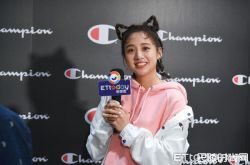 鬼鬼最爱买双人情侣装 上次放闪是15岁初恋