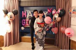 江宏杰陪福原爱散步 偶像剧情节秀恩爱