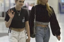 暮光女克里斯汀·斯图尔特又换新女友？被爆分手维密天使