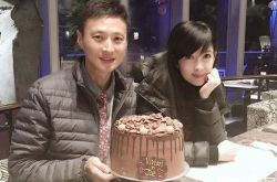 周慧敏结婚10周年晒照 倪震憔悴暴瘦