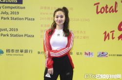 陈芳语曝初吻初恋滋味 男友霸气拉外套拥入怀