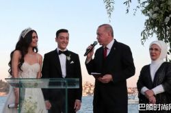 厄齐尔老婆是谁？“小媳妇”有大媳妇了