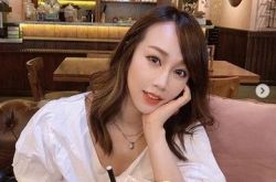 林佩瑶火辣泳装照曝光 深V太低秀深沟