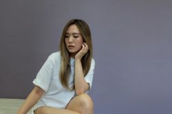 孙盛希半夜哭肿眼 哽咽宣布分手7年男友