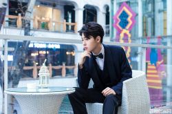 刘胤君满眼深情笑容藏不住 神秘女友究竟是何人