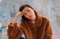 刘雯上身全光入镜 腰细得太不像话了