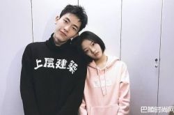 辛云来任敏是情侣吗？两人拉手搂腰亲密无间