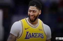 浓眉哥的女朋友是谁 曾表示接吻太麻烦是怎么回事