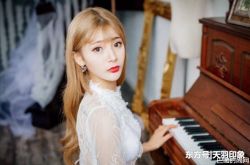 王星辰的胸年龄多大 穿旗袍的性感美女