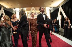 艾玛斯通要结婚了 老公晒钻戒