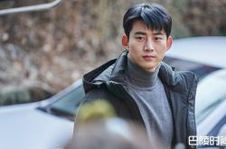 玉泽演热恋3年休假就约会 圈外超正女友等他当完兵