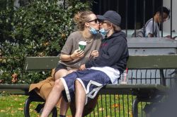 罗伯特·帕丁森女友是谁？公园热吻名模女友