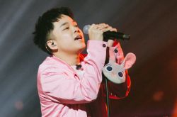 新说唱李佳隆当众告白女友 最怕rapper唱情歌