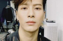 王嘉尔女友被爆 恋爱揭秘牵网红上夜店