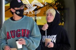 Billie Eilish被直击热恋新男友 对象大10岁