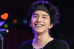 王大陆蔡卓宜恋情是真的吗？路边激吻是作秀吗