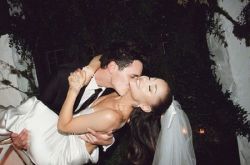 爱莉安娜官宣结婚了 12张婚礼美照放送