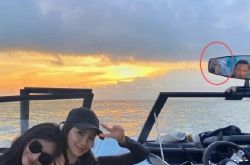 Angelababy搭游艇 镜子反射蔡徐坤传绯闻