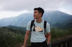 姐弟恋旧情复燃 周兴哲深夜紧揽赵岱新复合