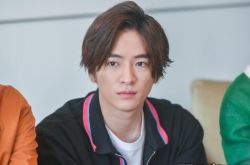 知念侑李秘恋高10公分混血女模 住处过夜离开遭拍