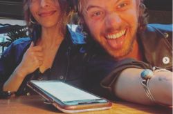 萨拉·夏希亚当·迪莫斯恋情曝光 情欲戏太真擦出爱火