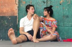 肖恩卡米拉庆祝交往2周年 互相甜喊挚爱