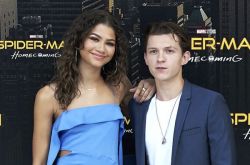 汤姆赫兰德赞达亚认恋情 我们关系很亲密