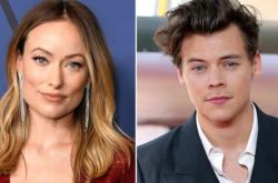 Harry Styles秀性感腹肌海上渡假 37岁新女友遭网友嫌弃