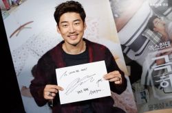 尹启相宣布闪婚小5岁女友 因疫情将先登记