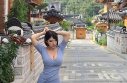 velvet7小姐姐男友视角逛古城 丰满上围比景点好看