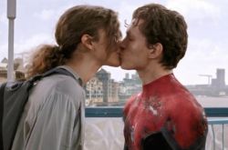 汤姆赫兰德首度承认Zendaya恋情 