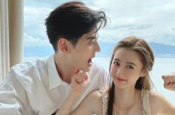 郭品超女友马泽涵秀恩爱 海边一把抱起小19岁最萌身高差