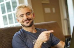 扎克·埃夫隆前女友分手后近况曝光