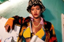 蕾哈娜被拍到小腹明显凸起 知情人爆怀孕了