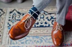 男人鞋子和袜子怎么搭配 看袜子颜色怎么搭配鞋子