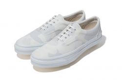 日本街头品牌 A Bathing Ape 夜光元素帆布鞋