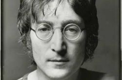 90年代复古回潮 金丝眼镜男人时髦利器