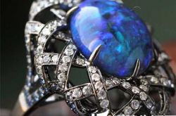 欧泊宝石价格是多少? 欧泊戒指佩戴的好处有哪些?