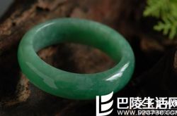 翡翠玉手镯价格是多少? 翡翠玉镯的鉴别如何入手?